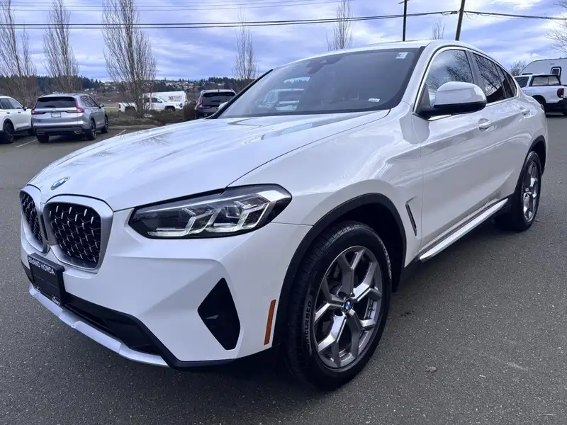 2025 BMW X4 Crash Avoidance Remote Start, weiß, 32.746 km, Import Kanada — Foto 3 z 12