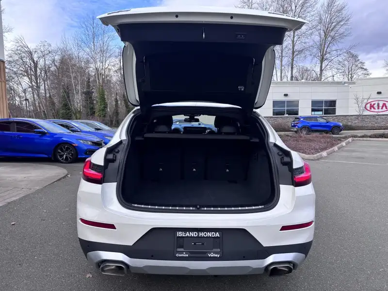 2025 BMW X4 Crash Avoidance Remote Start, weiß, 32.746 km, Import Kanada — Foto 7 z 12
