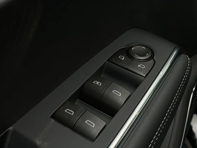 2027 GMC Acadia Elevation, schwarz, Import Kanada — Foto 12 z 20