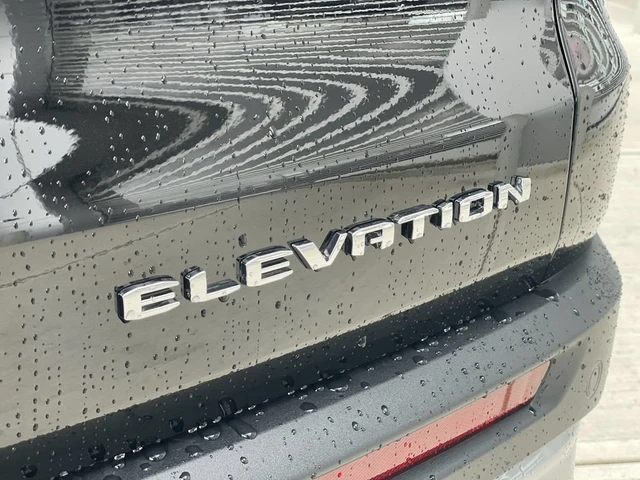 2027 GMC Acadia Elevation, schwarz, Import Kanada — Foto 7 z 20