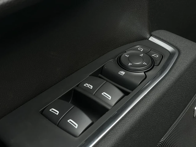 2026 GMC Sierra 1500 Elevation, schwarz, 1 km, Import Kanada — Foto 12 z 20