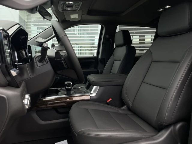 2026 GMC Sierra 1500 Elevation, schwarz, 1 km, Import Kanada — Foto 13 z 20