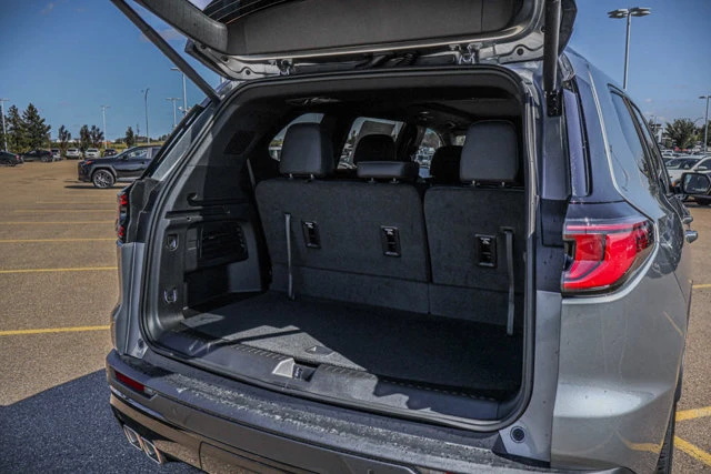 2027 GMC Acadia Elevation, grau, 15 km, Import Kanada — Foto 7 z 20