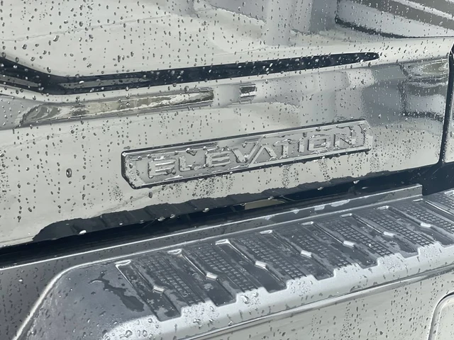 2026 GMC Sierra 1500 Elevation, schwarz, 1 km, Import Kanada — Foto 7 z 20