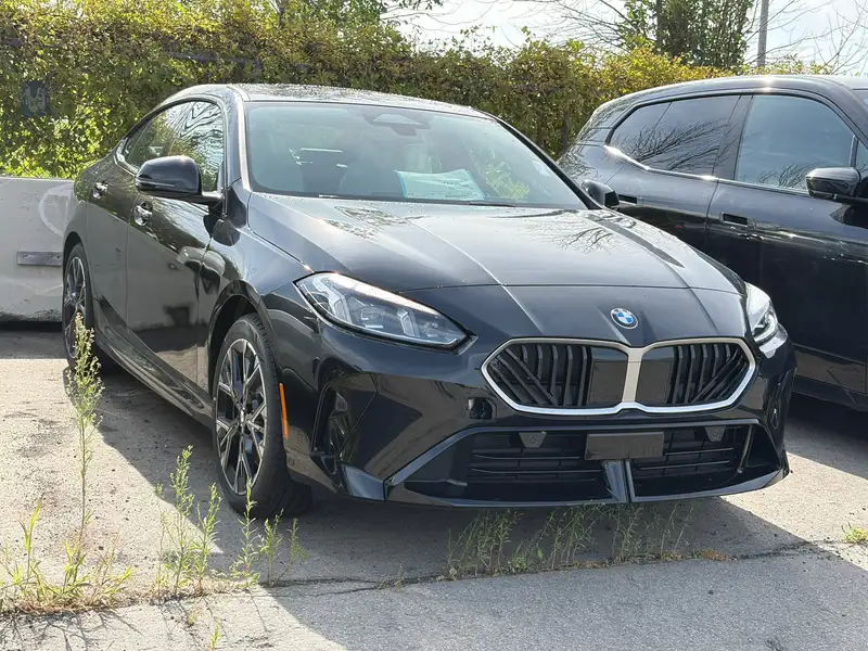 2027 BMW 2 Series Gran, schwarz, 250 km, Import Kanada — Foto 3 z 5