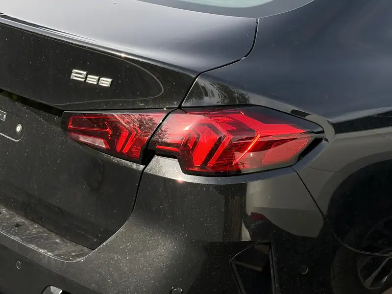 2027 BMW 2 Series Gran, schwarz, 250 km, Import Kanada — Foto 4 z 5