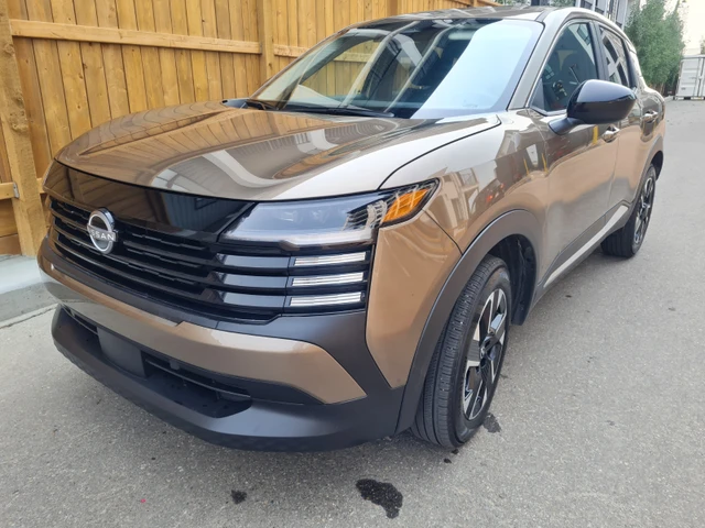 2026 Nissan Kicks SV, braun, 13.800 km, Import Kanada — Foto 1
