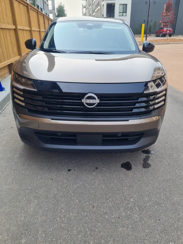 2026 Nissan Kicks SV, braun, 13.800 km, Import Kanada — Foto 3 z 5
