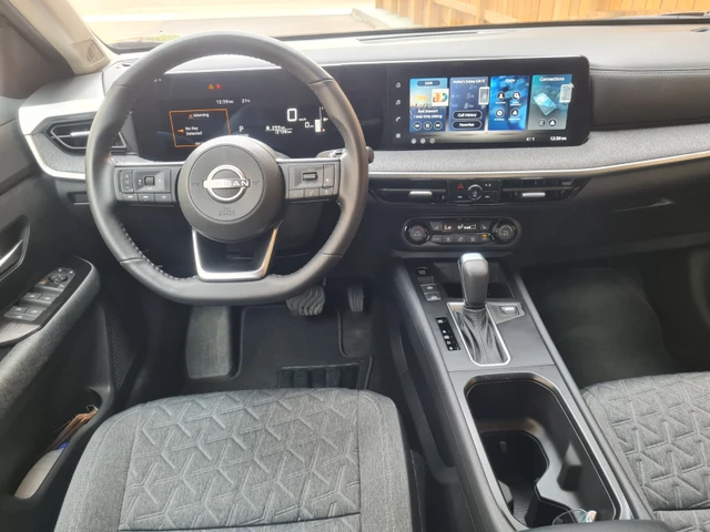 2026 Nissan Kicks SV, braun, 13.800 km, Import Kanada — Foto 4 z 5