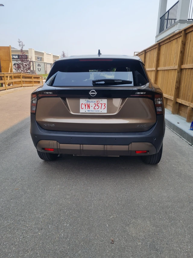 2026 Nissan Kicks SV, braun, 13.800 km, Import Kanada — Foto 5 z 5