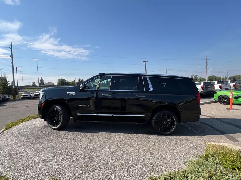 2026 GMC Yukon Elevation, schwarz, 0 km, Import Kanada — Foto 2 z 12