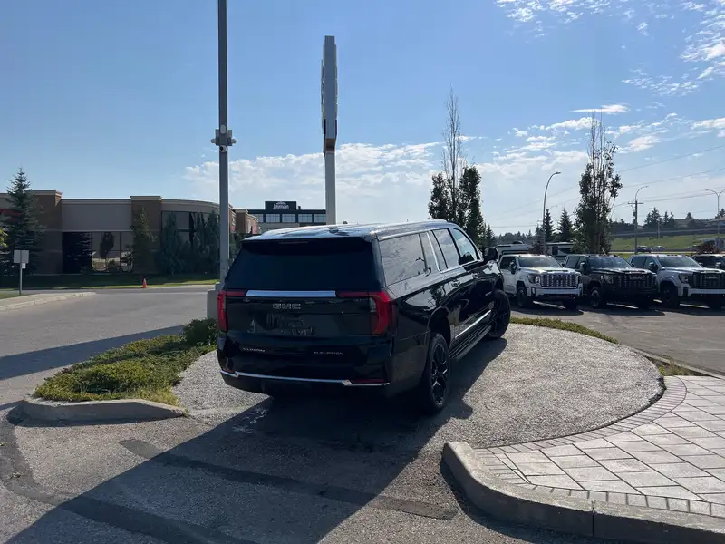 2026 GMC Yukon Elevation, schwarz, 0 km, Import Kanada — Foto 5 z 12