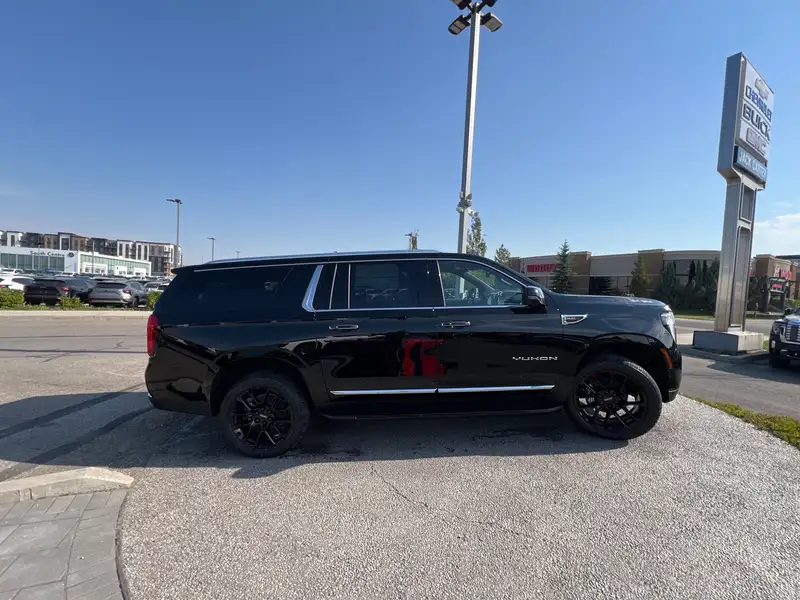 2026 GMC Yukon Elevation, schwarz, 0 km, Import Kanada — Foto 6 z 12