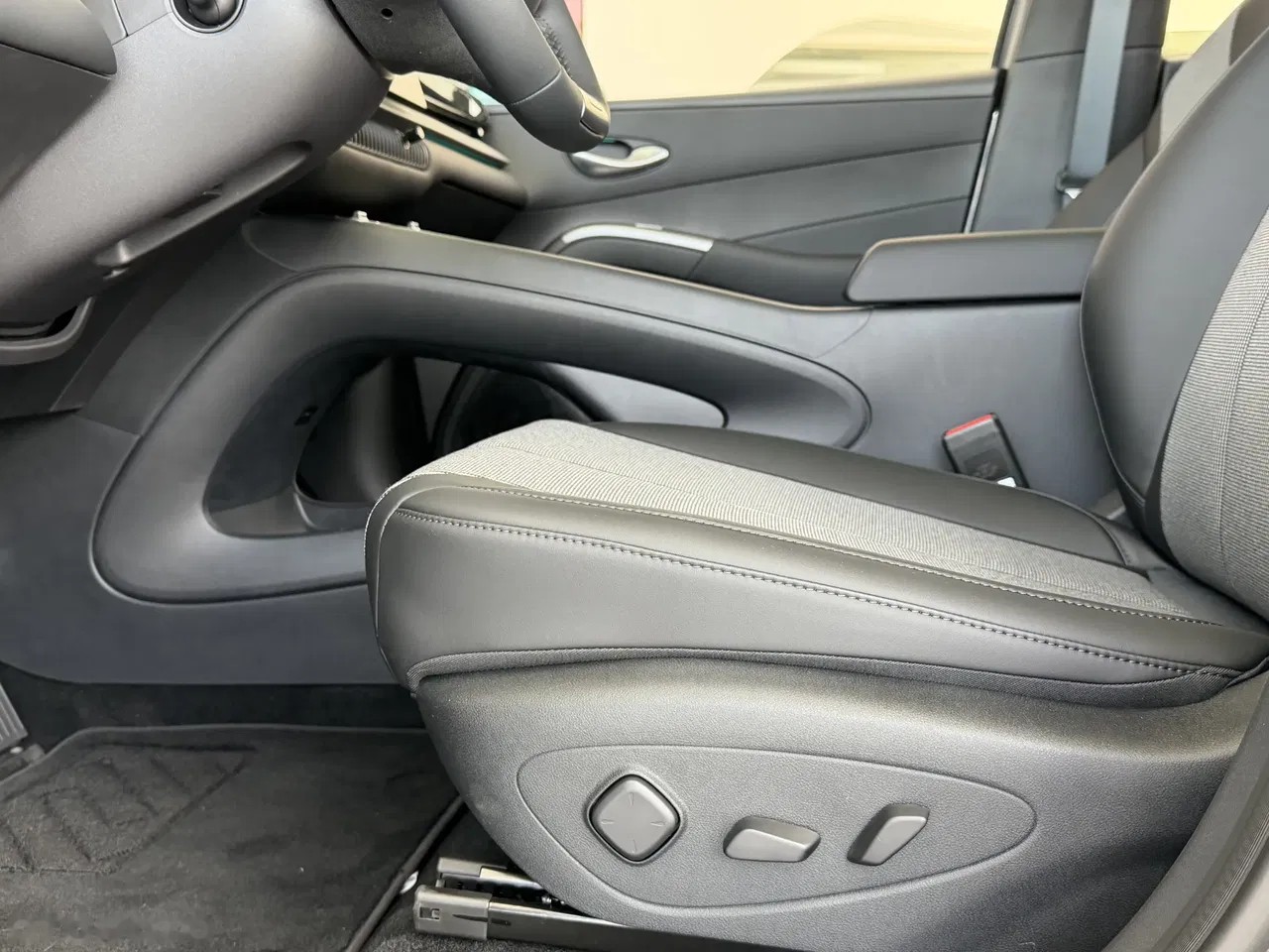 2026 BYD Dolphin G, 1 km, Polen — Foto 11 z 25
