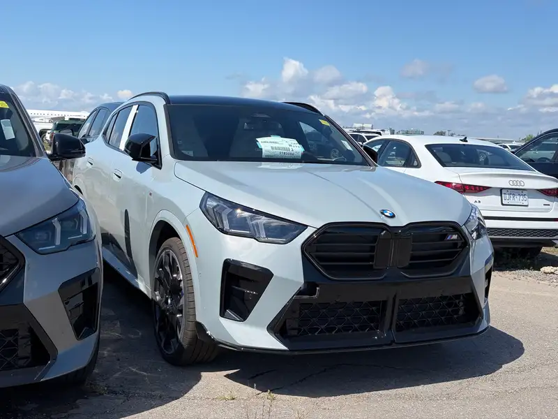 2027 BMW X2, grau, 90 km, Import Kanada — Foto 3 z 5