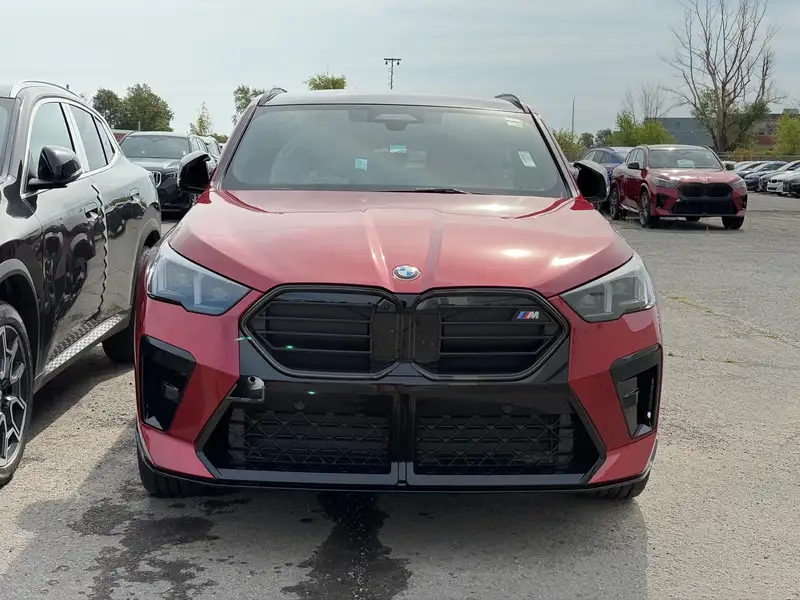 2027 BMW X2, rot, 90 km, Import Kanada — Foto 2 z 5