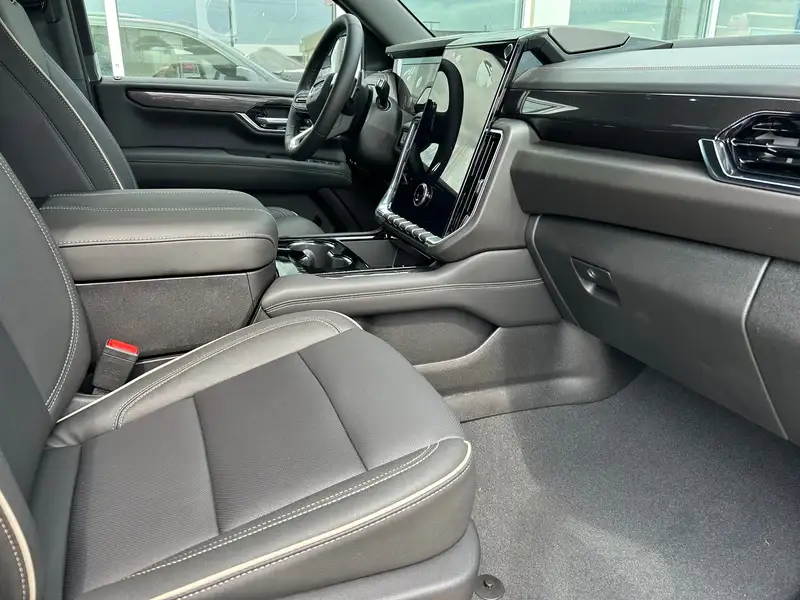 2026 GMC Yukon Elevation, weiß, 0 km, Import Kanada — Foto 2 z 12