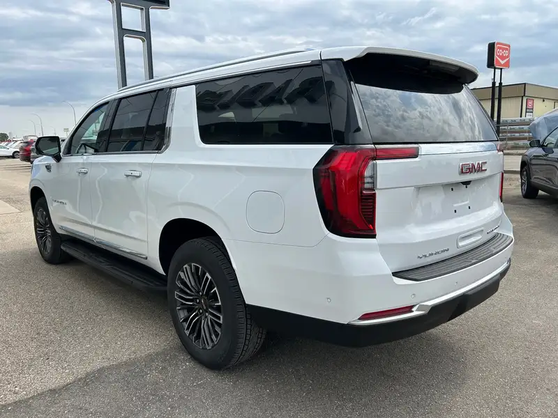 2026 GMC Yukon Elevation, weiß, 0 km, Import Kanada — Foto 3 z 12