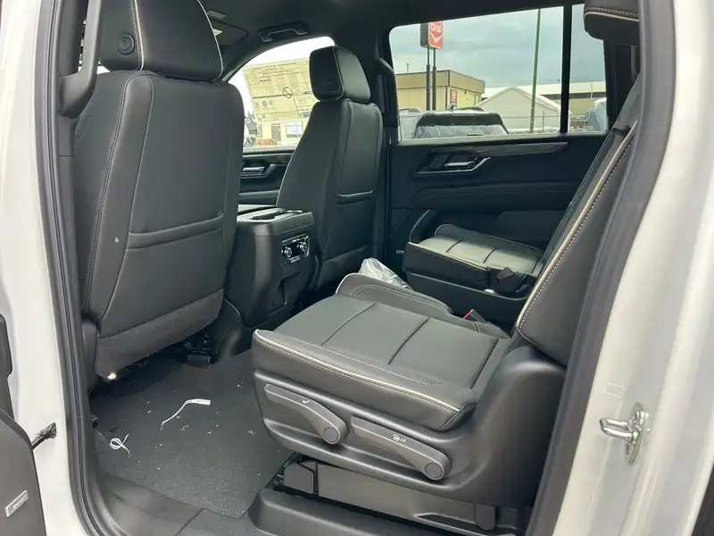 2026 GMC Yukon Elevation, weiß, 0 km, Import Kanada — Foto 5 z 12