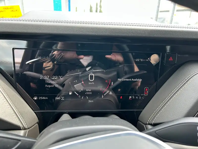 2026 GMC Yukon Elevation, weiß, 0 km, Import Kanada — Foto 9 z 12