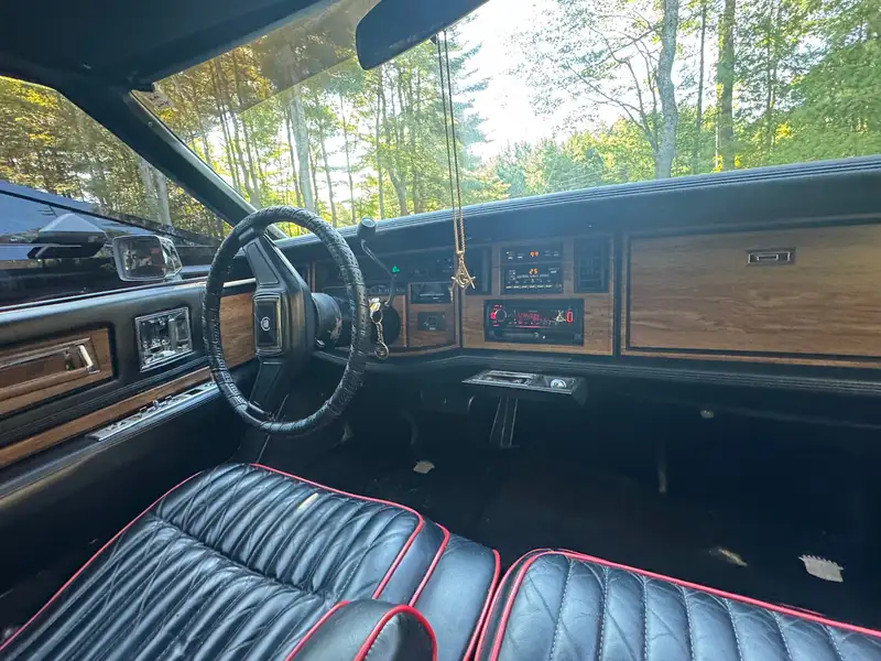 1984 Cadillac Eldorado, schwarz, 86.000 km, Import Kanada — Foto 5 z 8