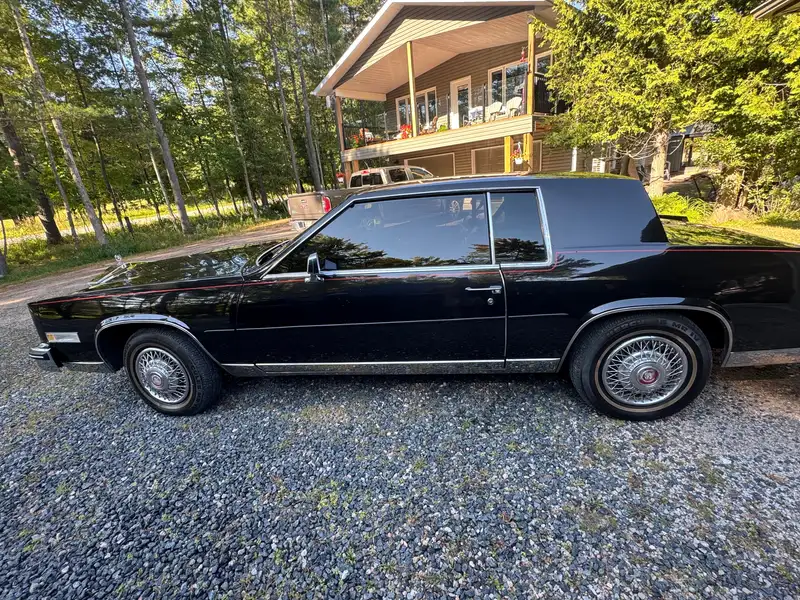 1984 Cadillac Eldorado, schwarz, 86.000 km, Import Kanada — Foto 7 z 8