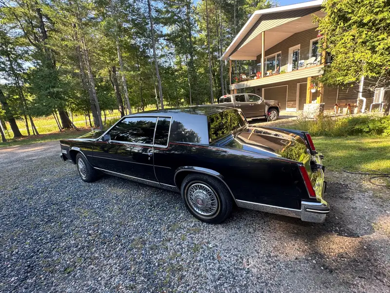 1984 Cadillac Eldorado, schwarz, 86.000 km, Import Kanada — Foto 8 z 8