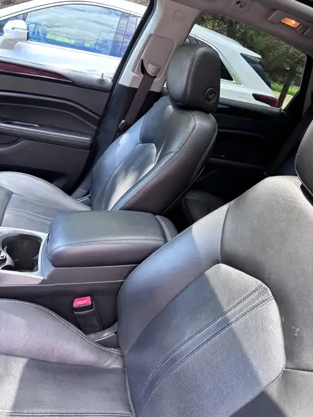 2015 Cadillac SRX Luxury, schwarz, 129.830 km, Import Kanada — Foto 3 z 10