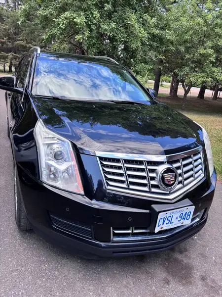 2015 Cadillac SRX Luxury, schwarz, 129.830 km, Import Kanada — Foto 4 z 10