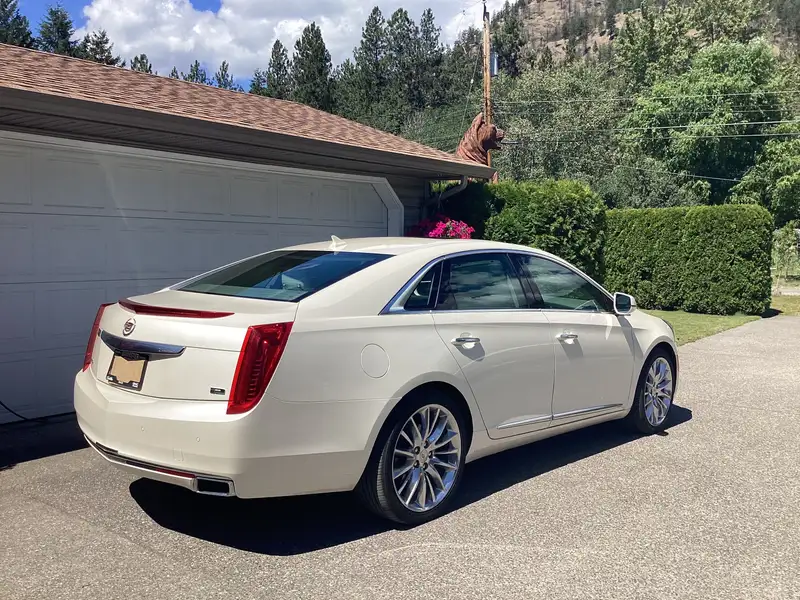 2013 Cadillac XTS Platinum, weiß, 28.300 km, Import Kanada — Foto 4 z 12
