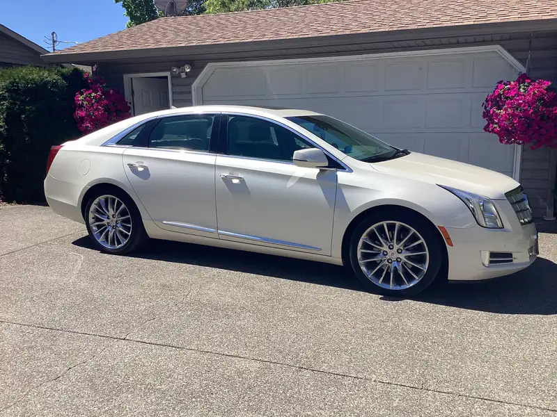 2013 Cadillac XTS Platinum, weiß, 28.300 km, Import Kanada — Foto 5 z 12