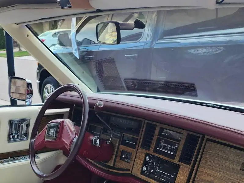 1985 Cadillac Eldorado Continental Kit, rot, 131.000 km, Import Kanada — Foto 5 z 9