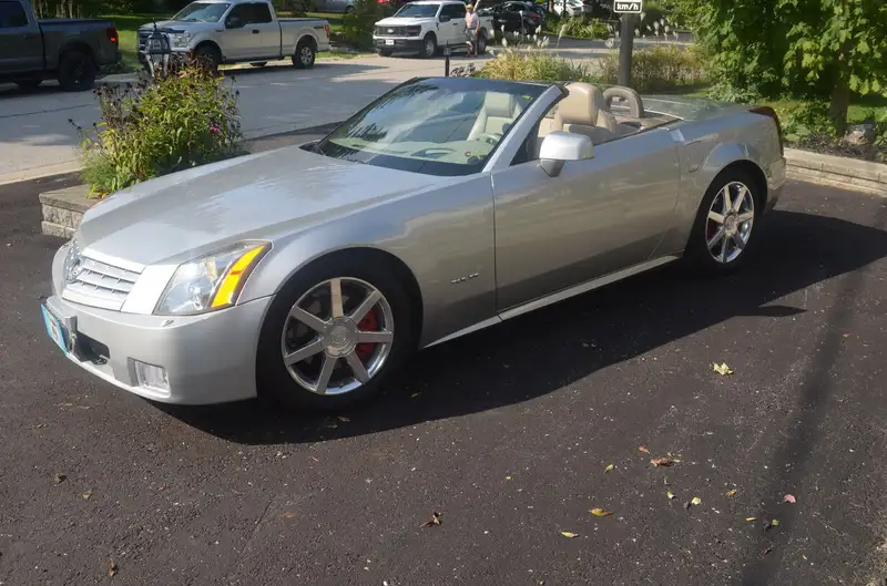 2005 Cadillac XLR, silber, 58.796 km, Import Kanada — Foto 6 z 7