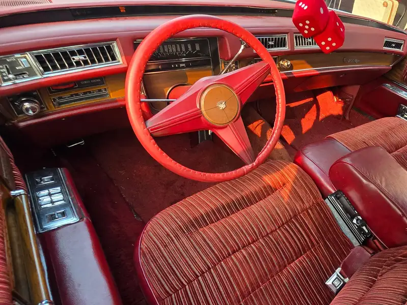 1975 Cadillac Deville D'Elegence, rot, 100.000 km, Import Kanada — Foto 10 z 11