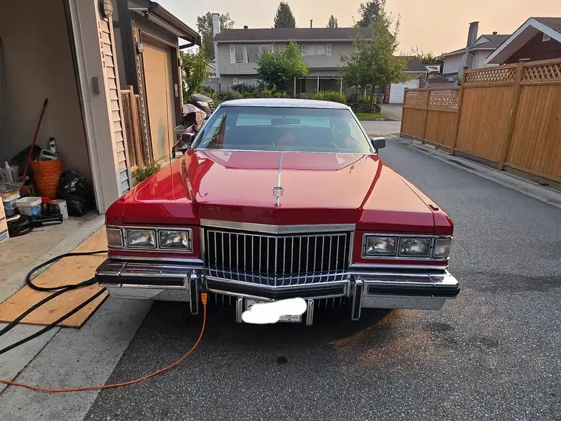 1975 Cadillac Deville D'Elegence, rot, 100.000 km, Import Kanada — Foto 2 z 11