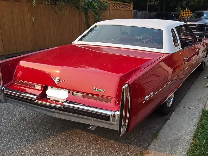 1975 Cadillac Deville D'Elegence, rot, 100.000 km, Import Kanada — Foto 5 z 11