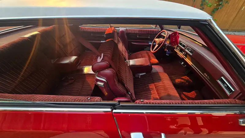 1975 Cadillac Deville D'Elegence, rot, 100.000 km, Import Kanada — Foto 7 z 11