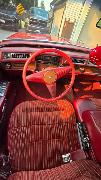 1975 Cadillac Deville D'Elegence, rot, 100.000 km, Import Kanada — Foto 9 z 11