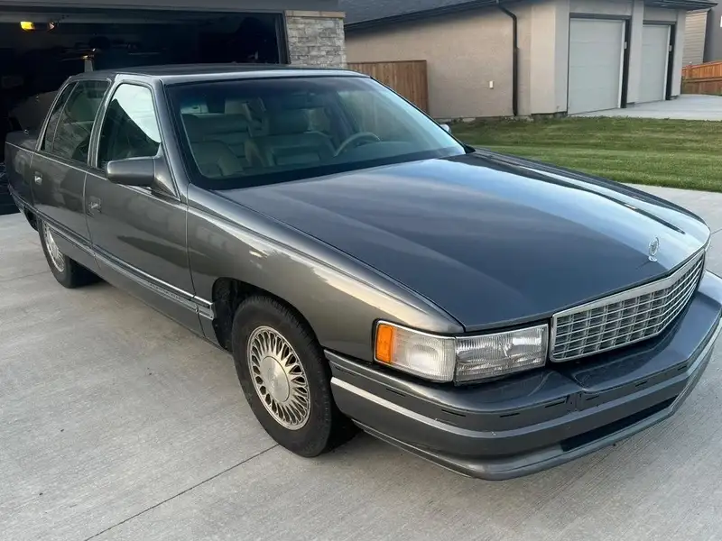 1994 Cadillac Deville, grau, 91.000 km, Import Kanada — Foto 1 z 2 1994 Cadillac Deville, grau, 91.000 km, Import Kanada — Foto 1 z 2