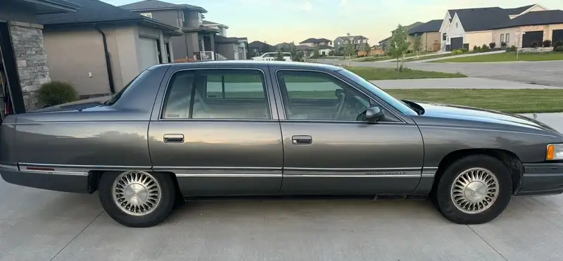 1994 Cadillac Deville, grau, 91.000 km, Import Kanada — Foto 2 z 2