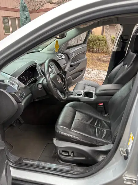2014 Cadillac SRX Base, silber, 139.000 km, Import Kanada — Foto 11 z 12