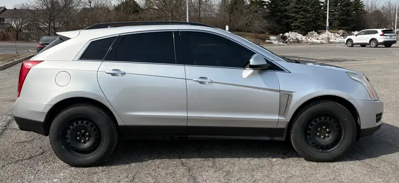 2014 Cadillac SRX Base, silber, 139.000 km, Import Kanada — Foto 2 z 12