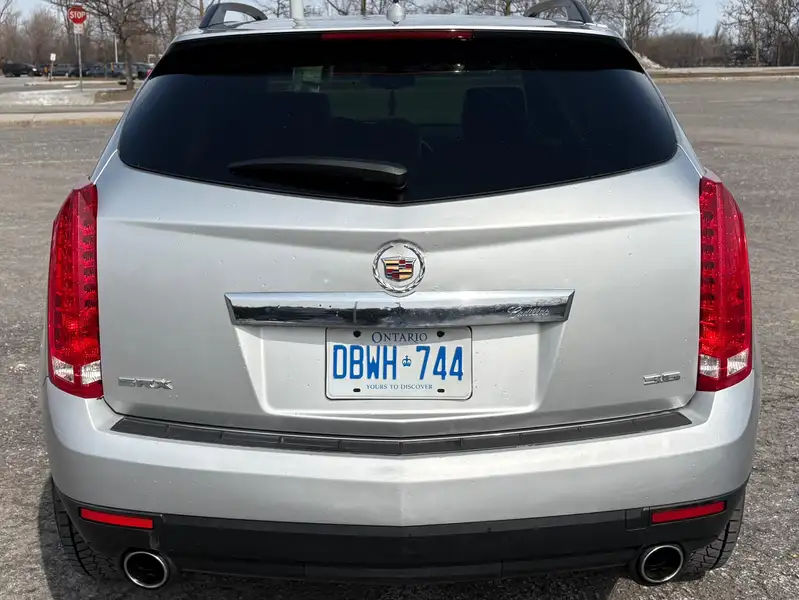 2014 Cadillac SRX Base, silber, 139.000 km, Import Kanada — Foto 7 z 12