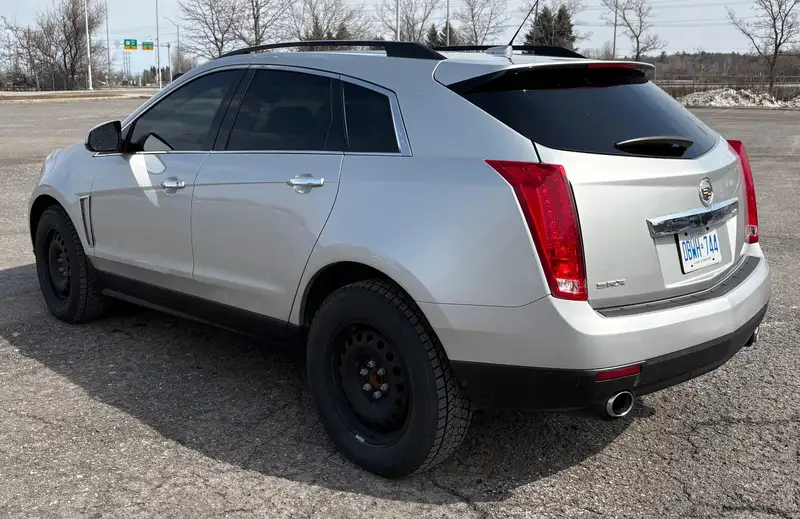 2014 Cadillac SRX Base, silber, 139.000 km, Import Kanada — Foto 8 z 12
