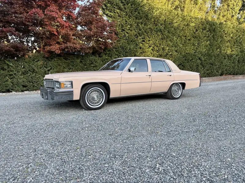 1977 Cadillac Deville 4dr, 40.000 km, Import Kanada — Foto 1