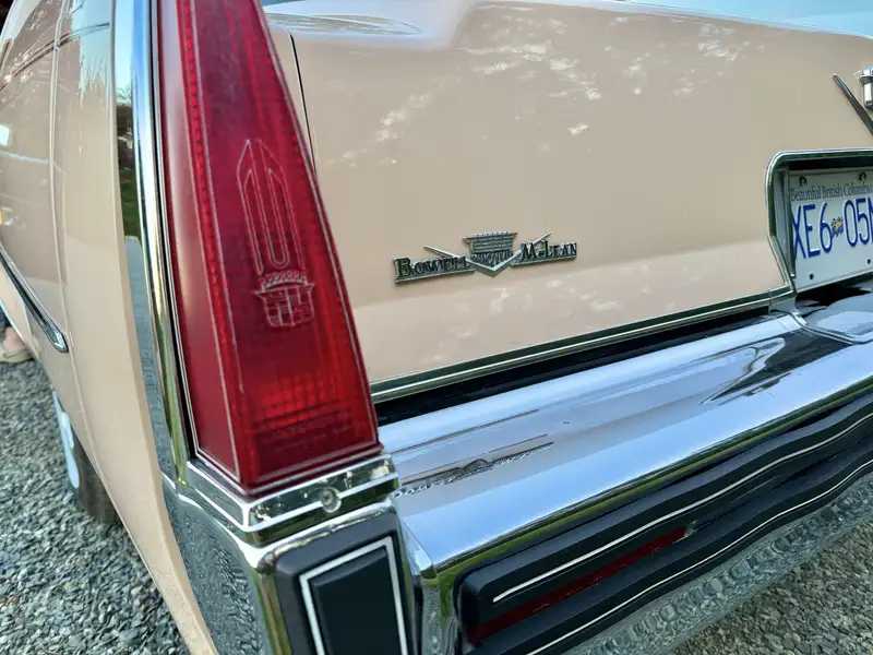 1977 Cadillac Deville 4dr, 40.000 km, Import Kanada — Foto 10 z 12