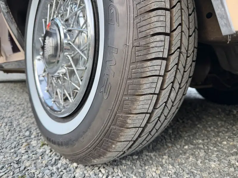 1977 Cadillac Deville 4dr, 40.000 km, Import Kanada — Foto 11 z 12