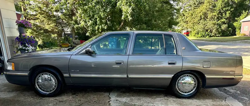 1999 Cadillac Deville d/elegance, grau, 163.000 km, Import Kanada — Foto 1 z 6 1999 Cadillac Deville d/elegance, grau, 163.000 km, Import Kanada — Foto 1 z 6