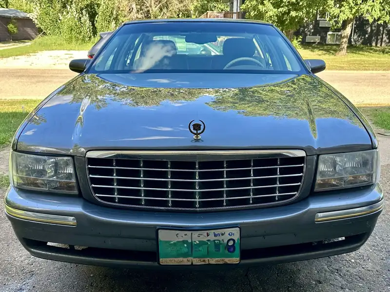1999 Cadillac Deville d/elegance, grau, 163.000 km, Import Kanada — Foto 2 z 6