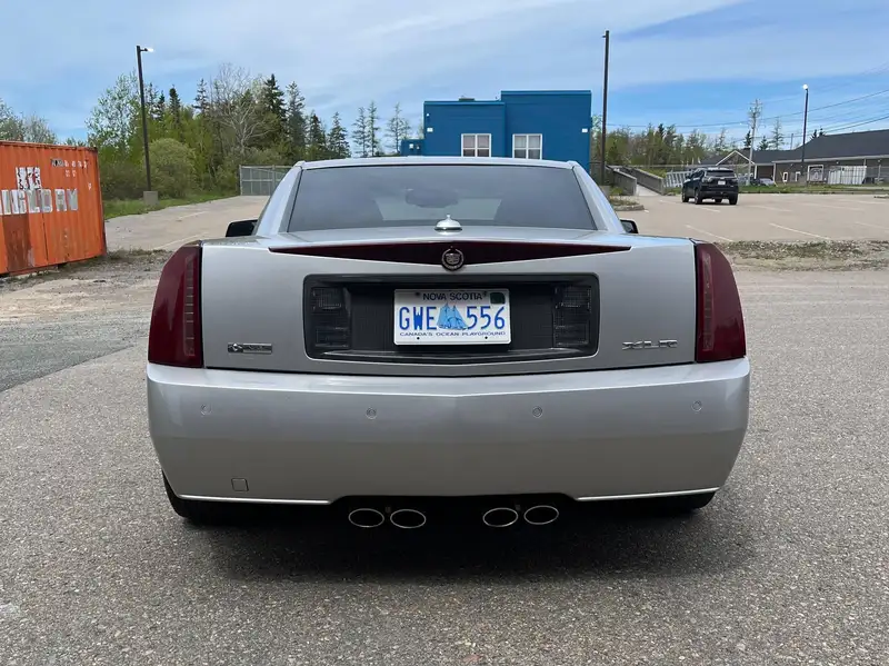 2005 Cadillac XLR, silber, 69.000 km, Import Kanada — Foto 1